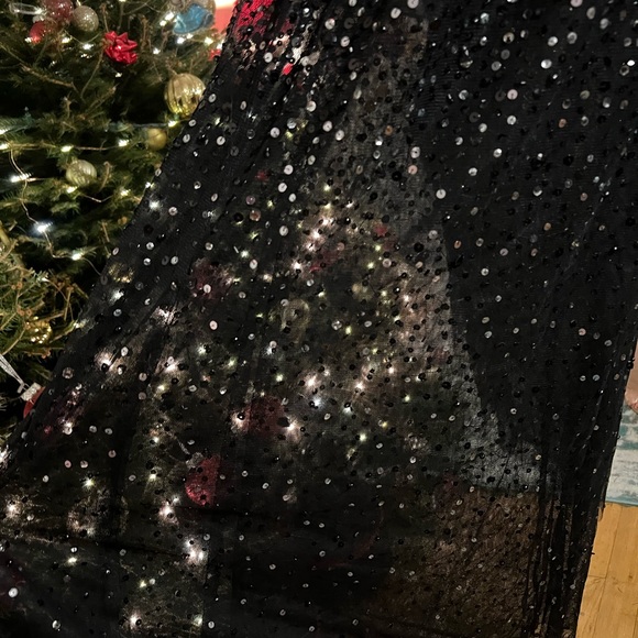 Beautiful sequin open back gown with a train - Picture 9 of 11